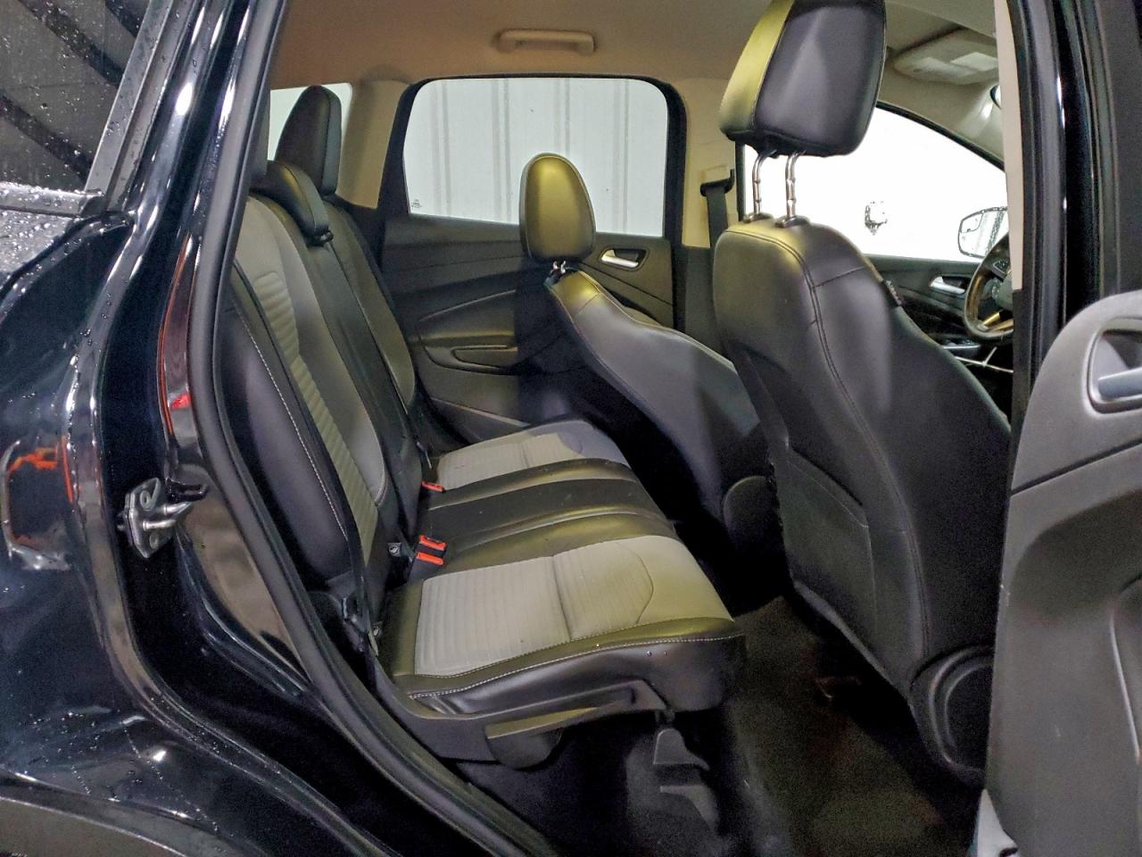 2017 FORD ESCAPE SE photo 11
