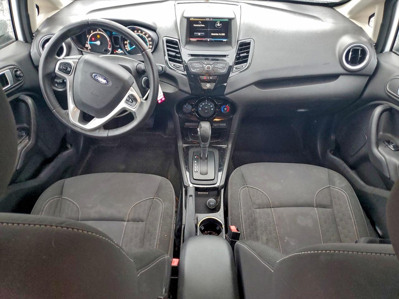 2015 FORD FIESTA SE photo 8