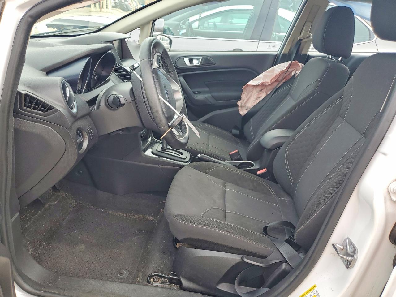 2015 FORD FIESTA SE photo 7