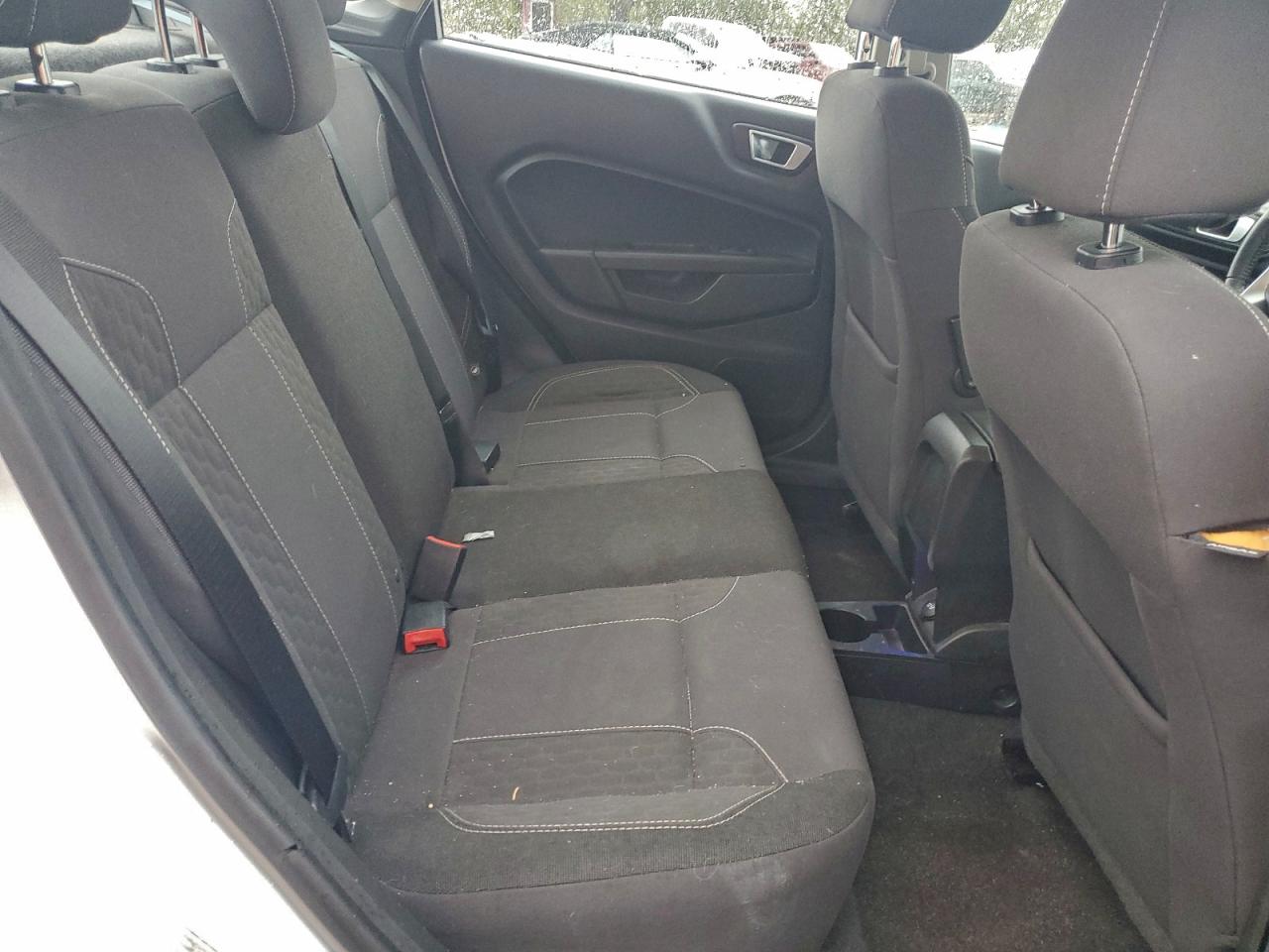 2015 FORD FIESTA SE photo 10
