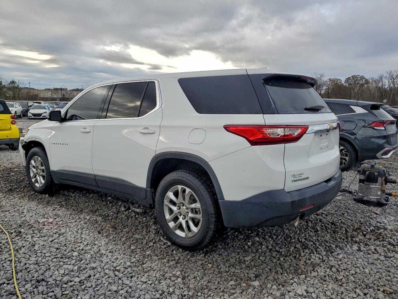 2019 CHEVROLET TRAVERSE LS photo 2