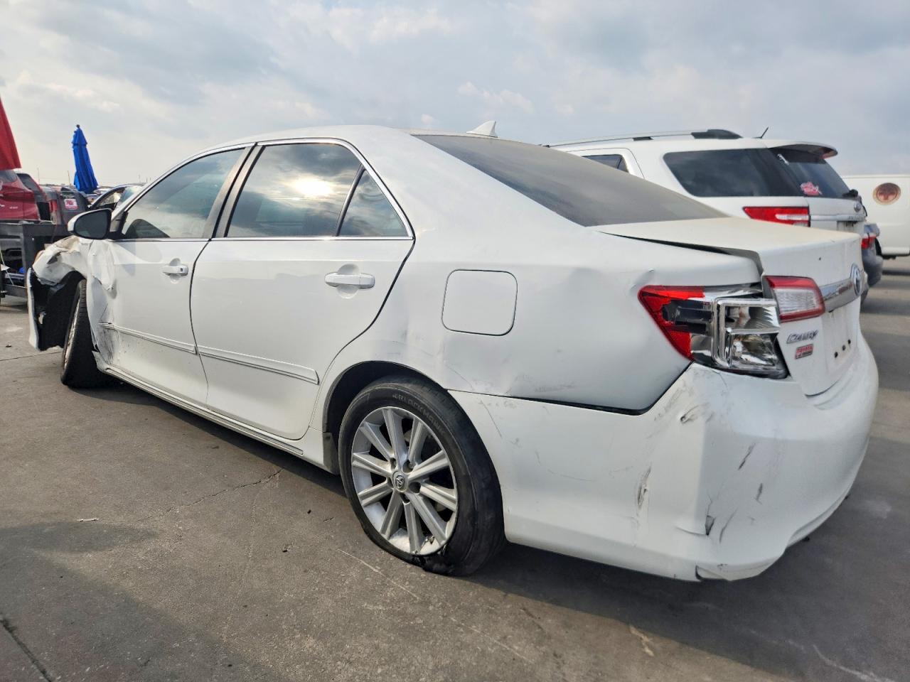2012 TOYOTA CAMRY XLE V6 photo 2