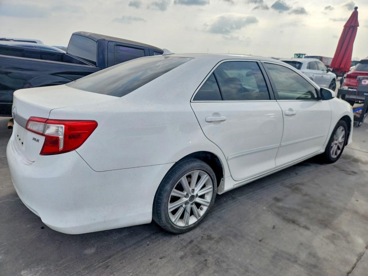 2012 TOYOTA CAMRY XLE V6 photo 3