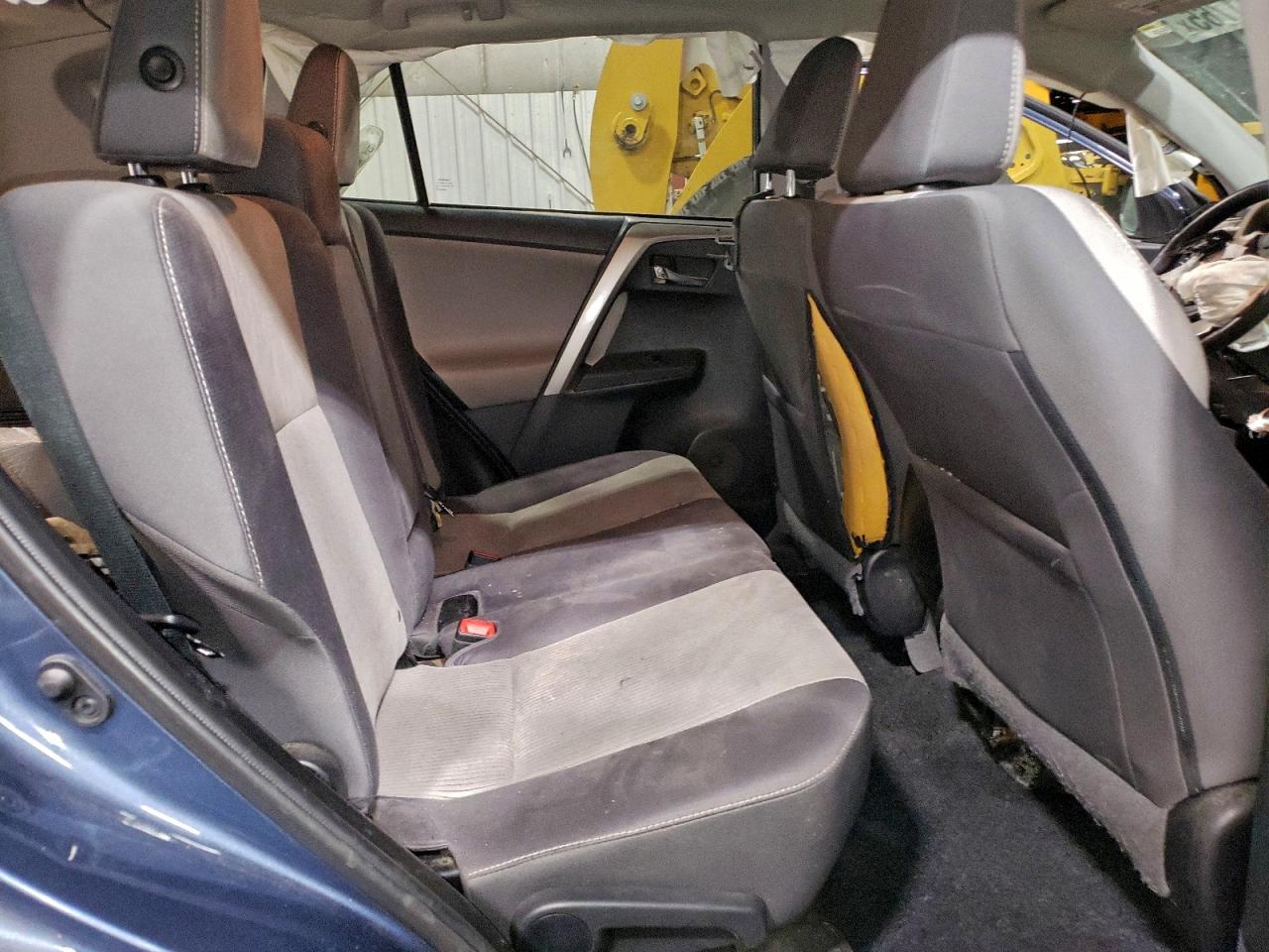 2014 TOYOTA RAV4 XLE photo 11