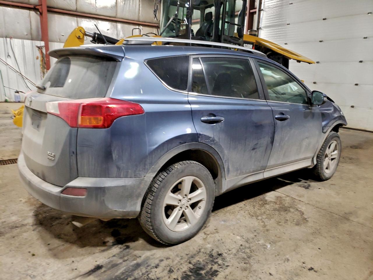 2014 TOYOTA RAV4 XLE photo 3