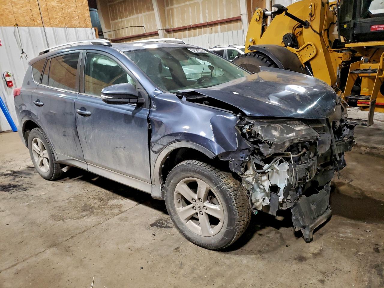 2014 TOYOTA RAV4 XLE photo 4