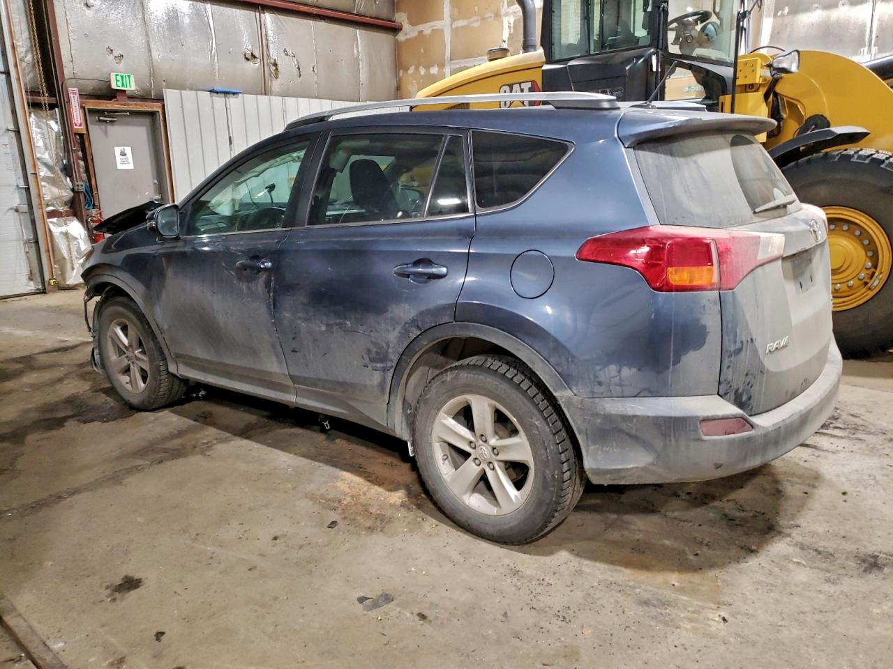 2014 TOYOTA RAV4 XLE photo 2