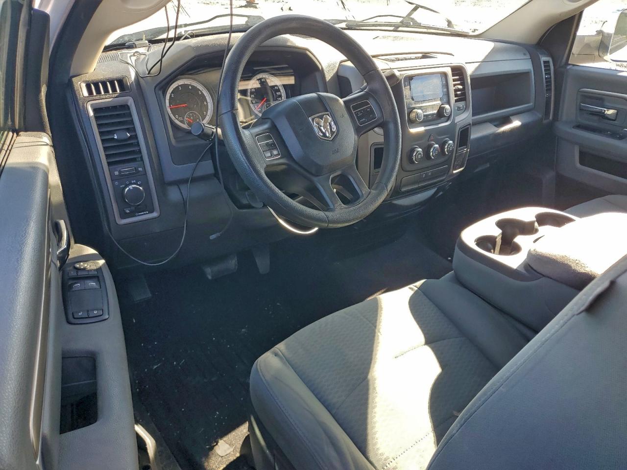 2014 RAM 1500 ST photo 8