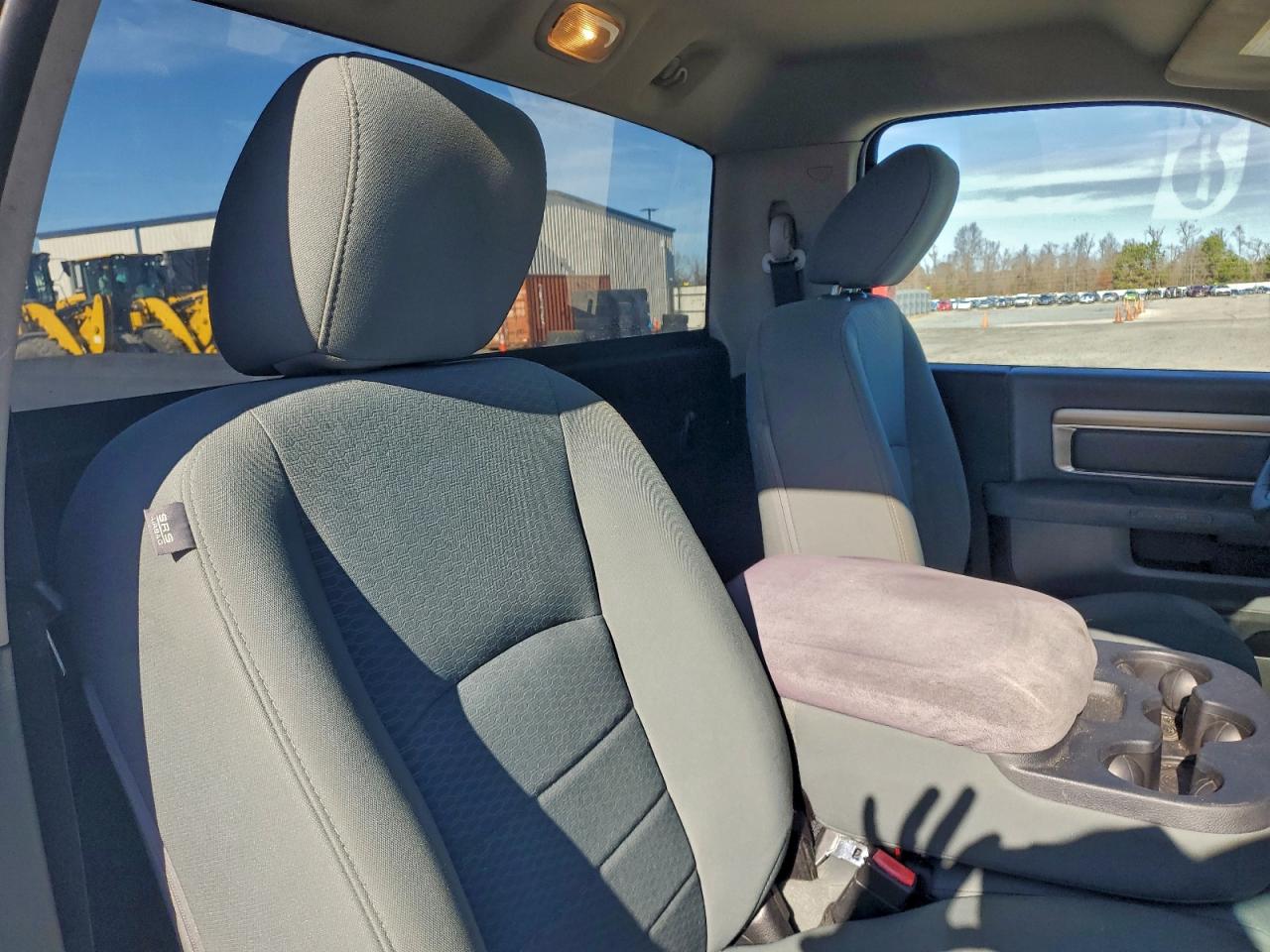 2014 RAM 1500 ST photo 10