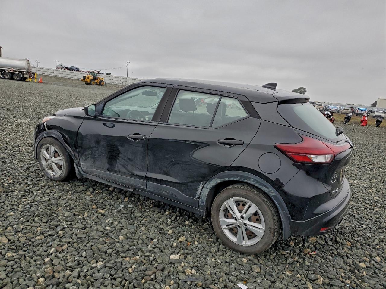 2021 NISSAN KICKS S photo 2