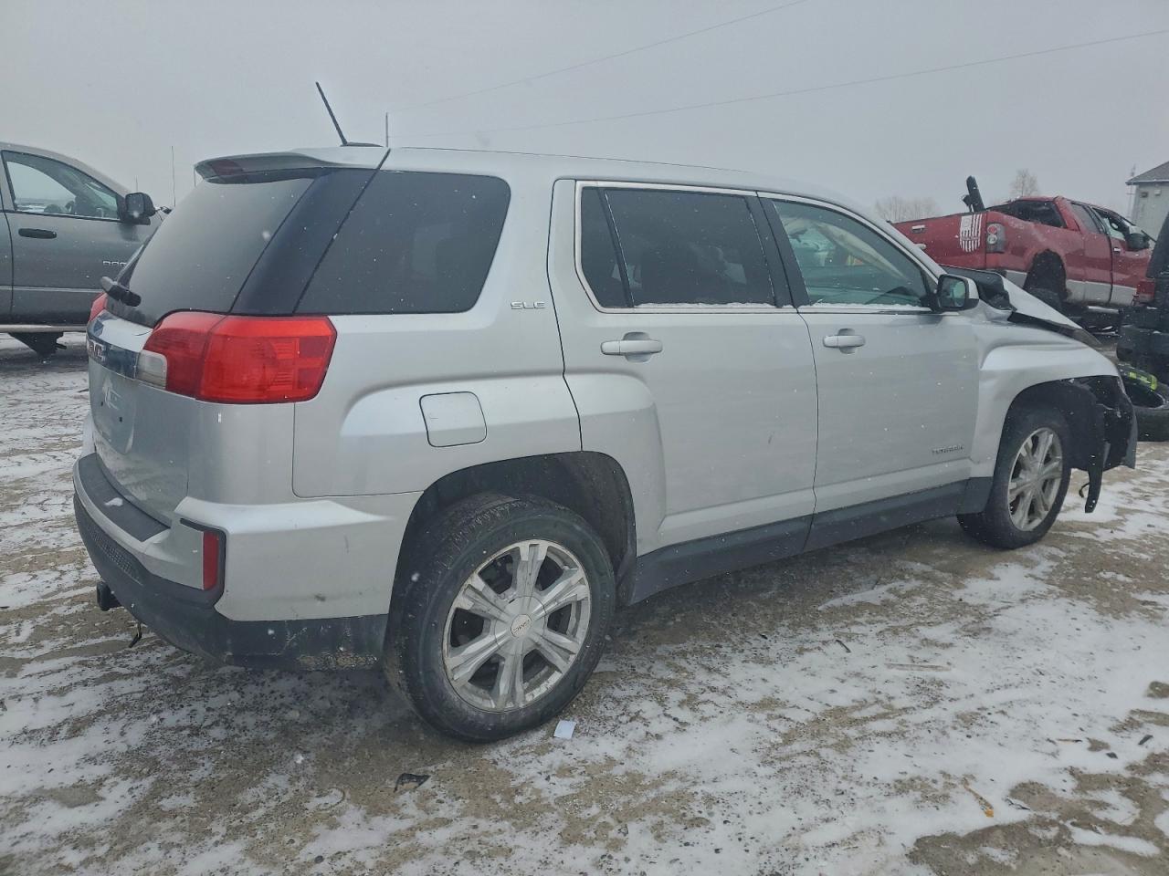2017 GMC TERRAIN SLE photo 3