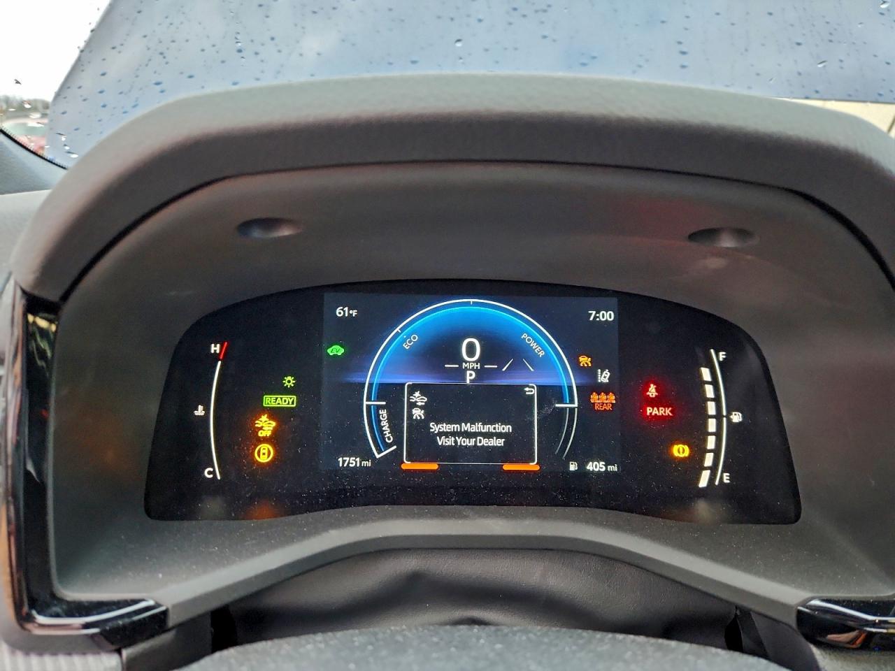 2025 TOYOTA CAMRY XSE photo 9