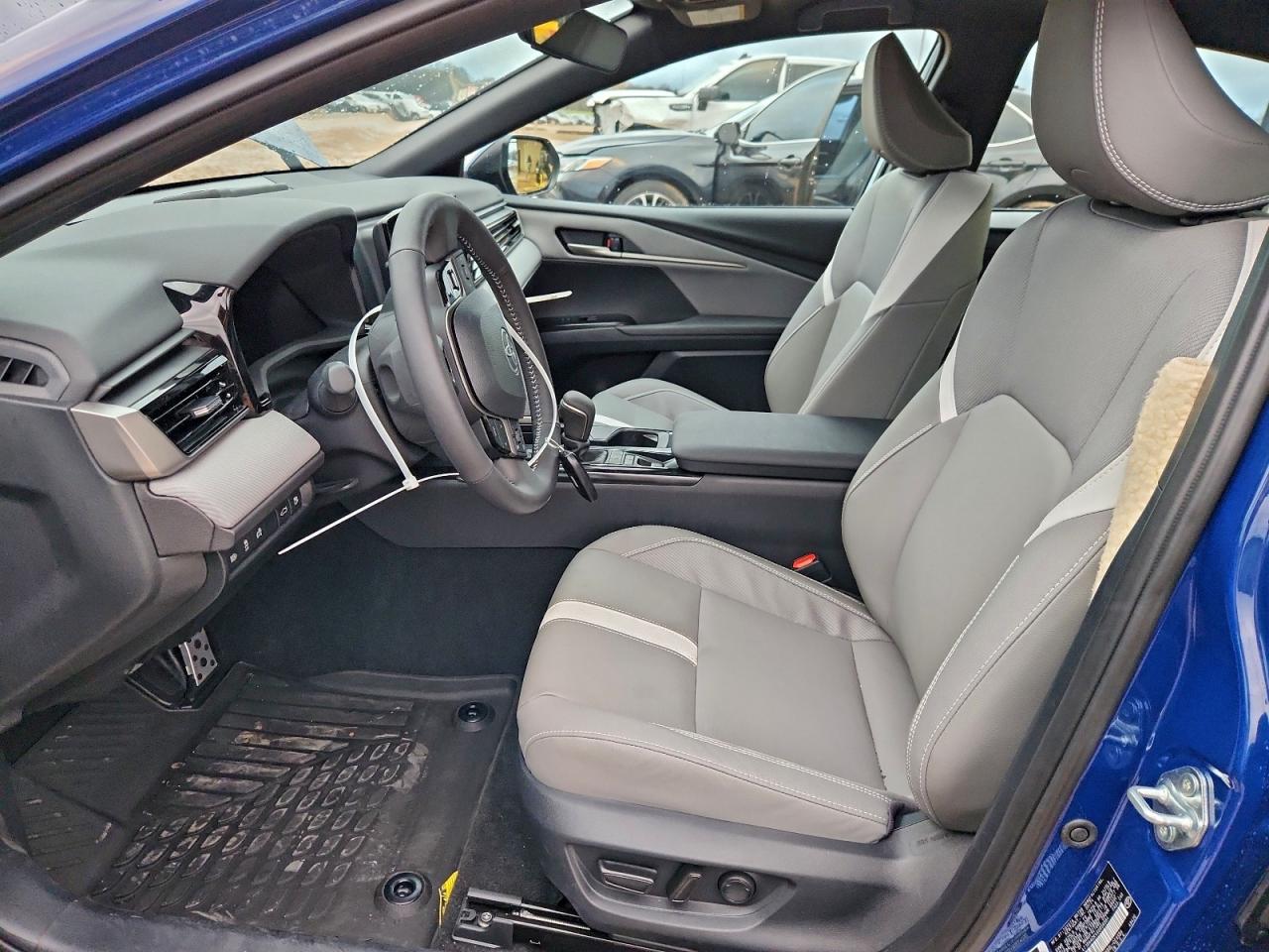 2025 TOYOTA CAMRY XSE photo 7