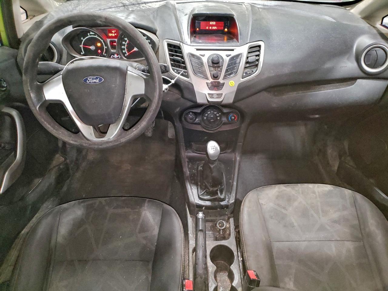 2011 FORD FIESTA SE photo 8