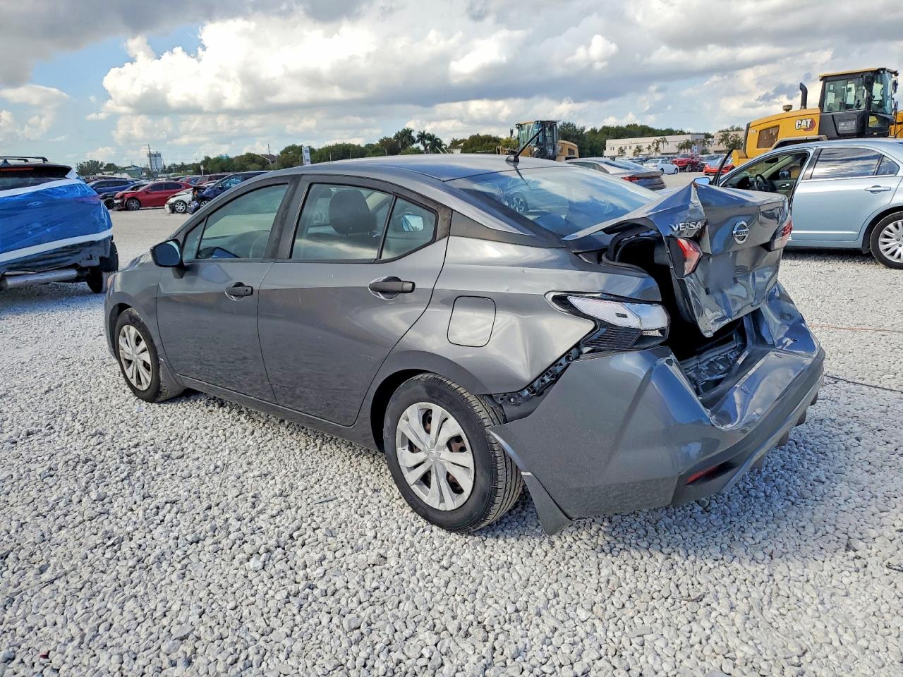 2020 NISSAN VERSA S photo 2