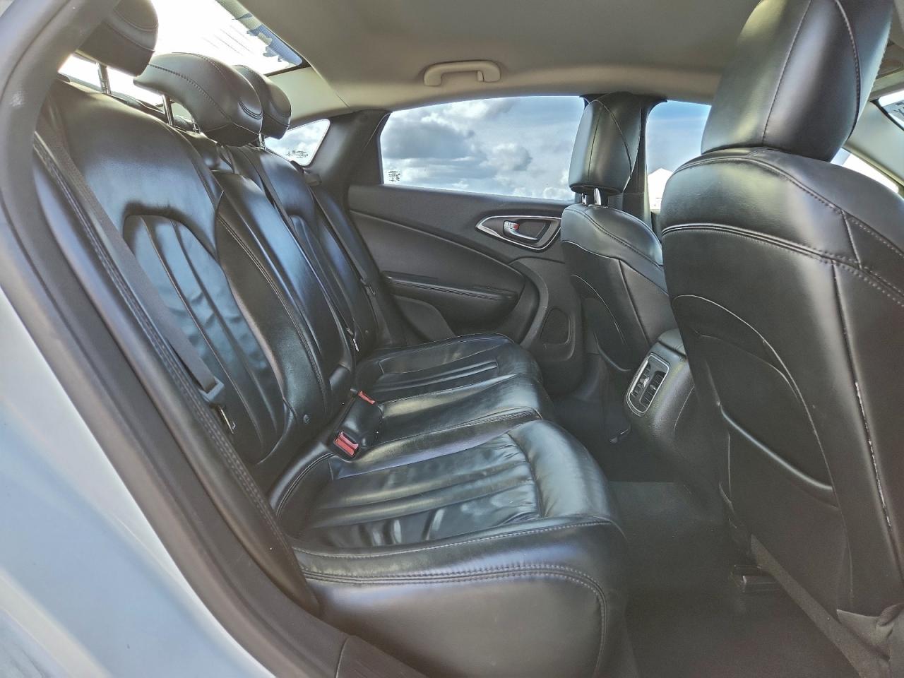 2015 CHRYSLER 200 C photo 10