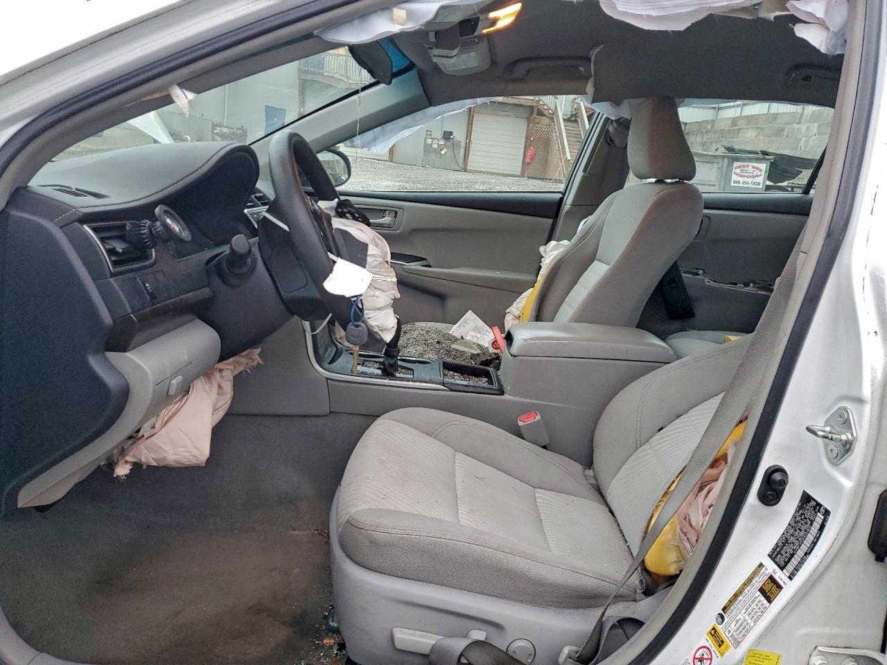 2015 TOYOTA CAMRY LE photo 7