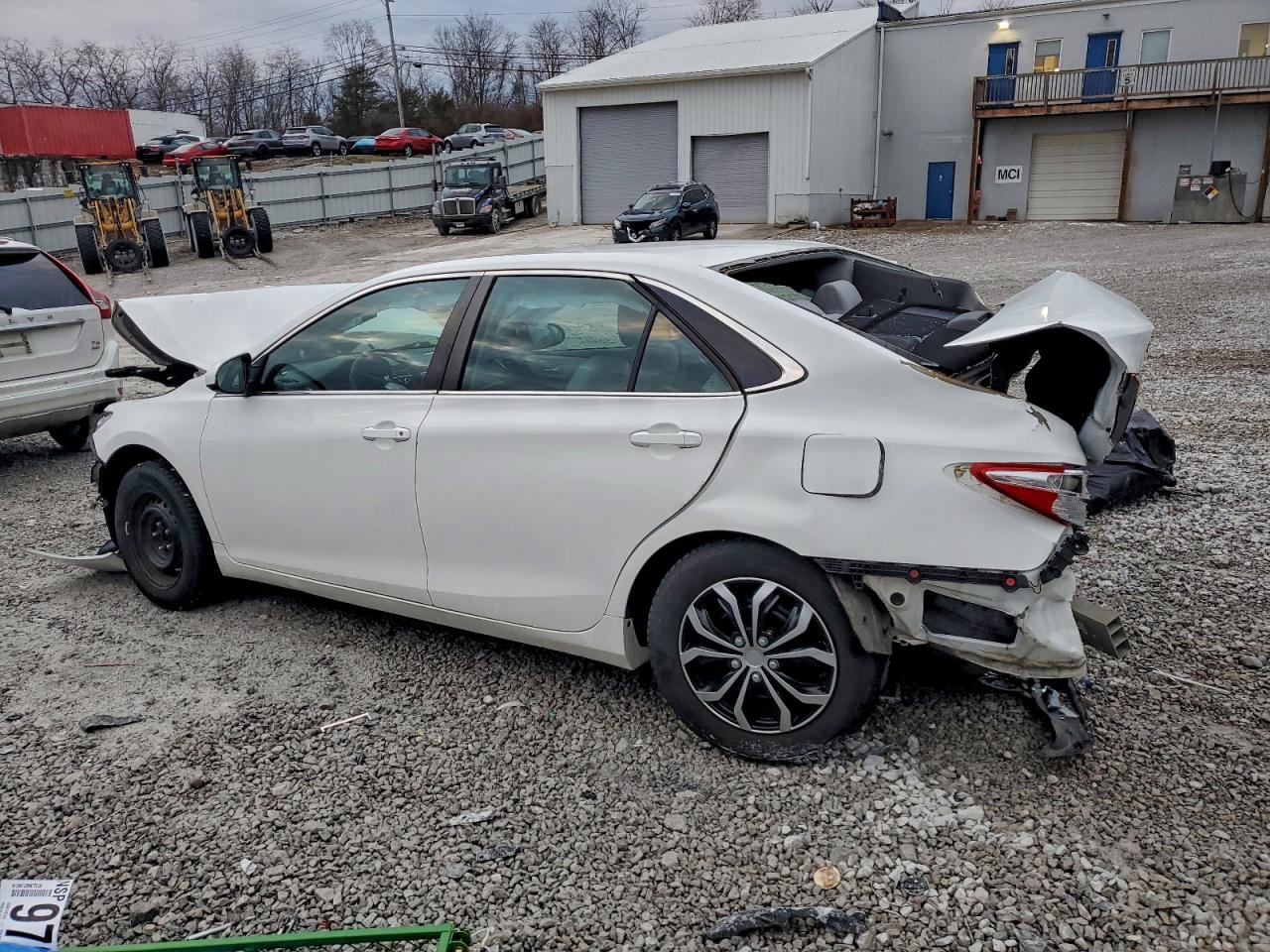 2015 TOYOTA CAMRY LE photo 2