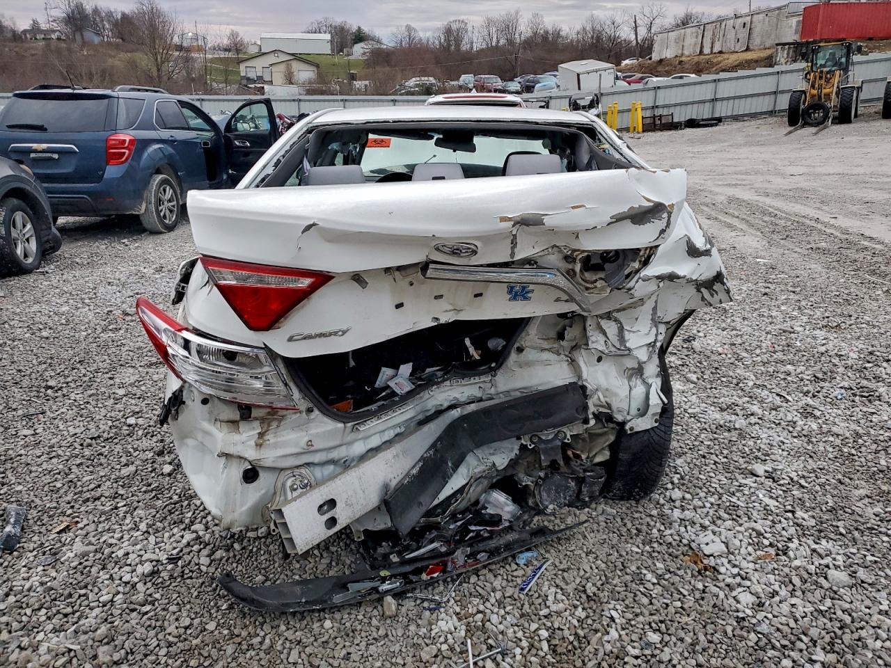 2015 TOYOTA CAMRY LE photo 6