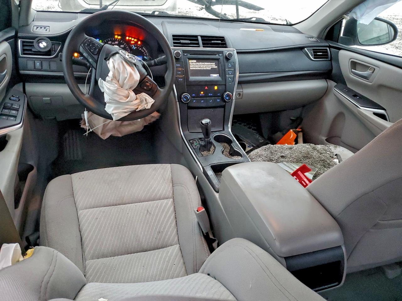2015 TOYOTA CAMRY LE photo 8