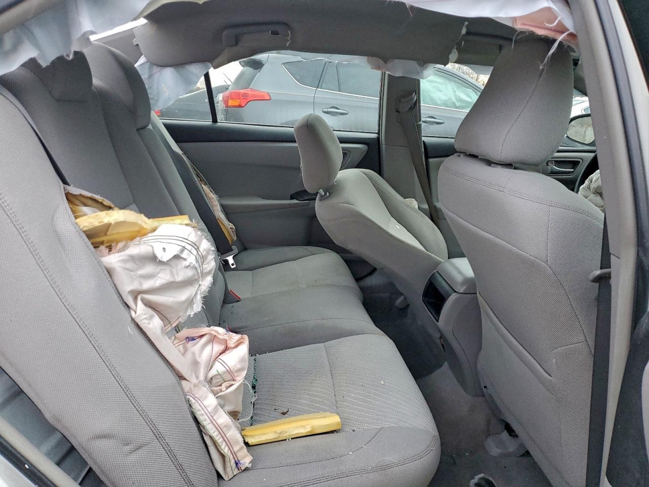 2015 TOYOTA CAMRY LE photo 10