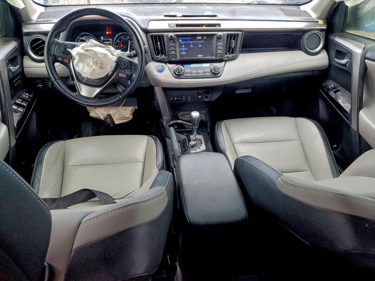 2016 TOYOTA RAV4 HV photo 8
