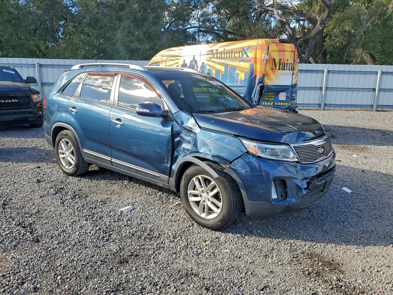2015 KIA SORENTO LX photo 4