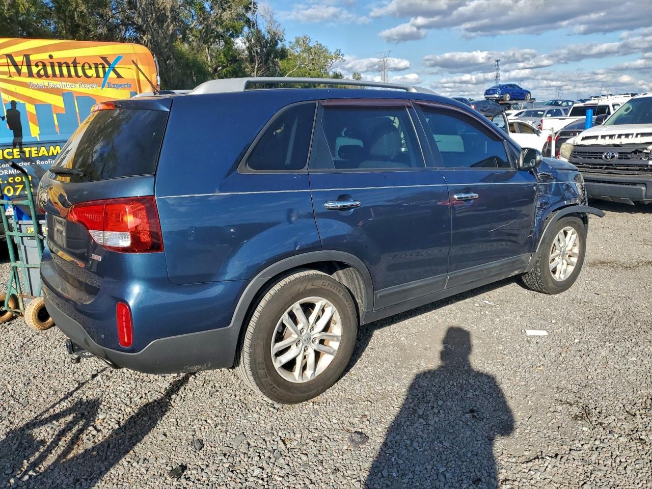 2015 KIA SORENTO LX photo 3