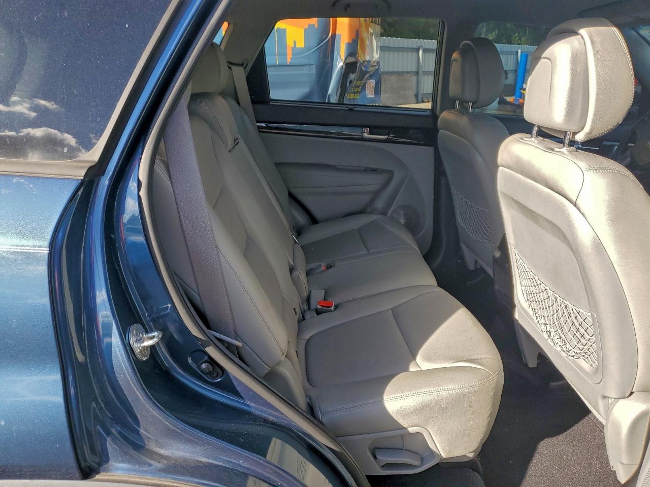 2015 KIA SORENTO LX photo 11