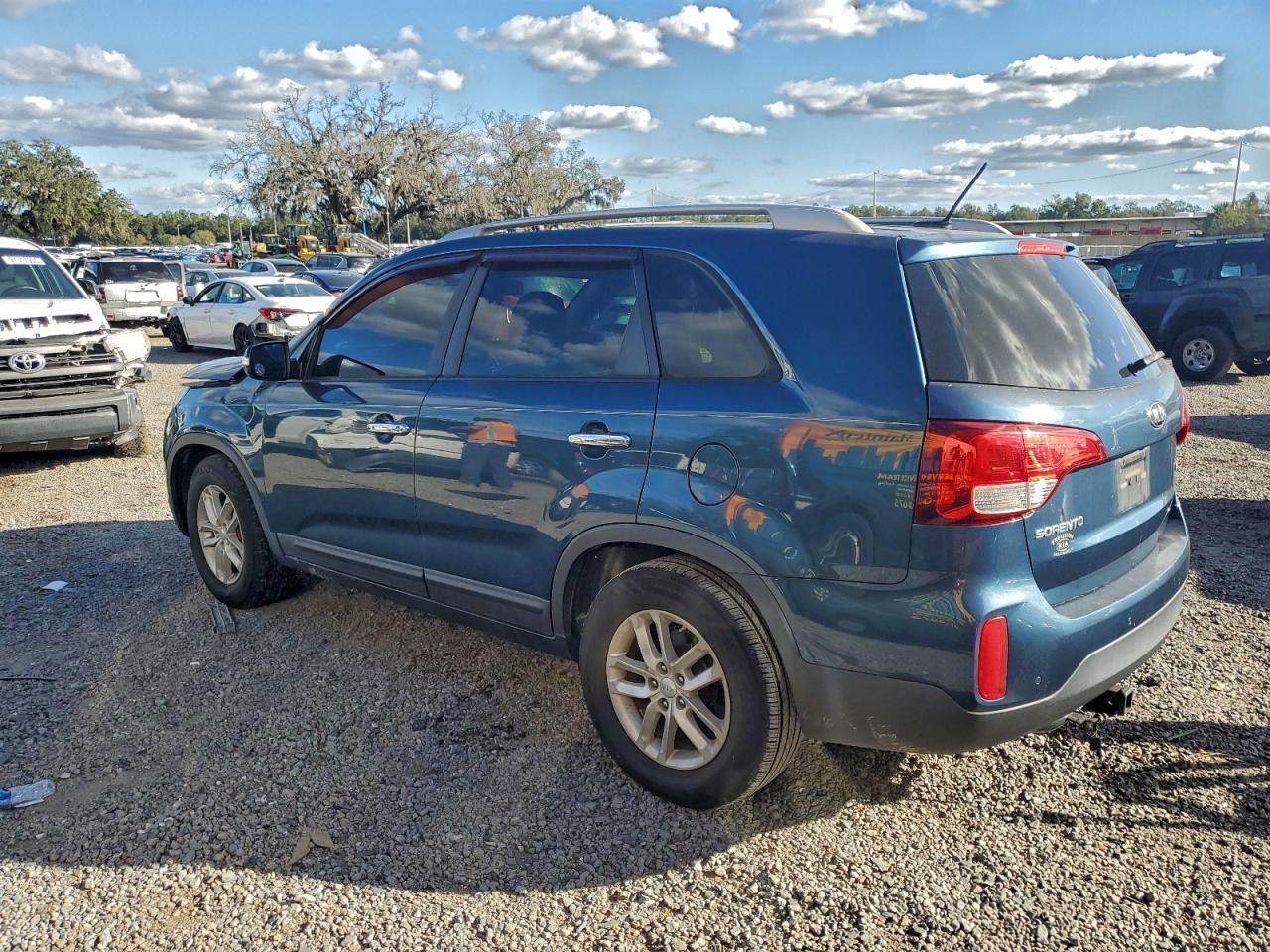 2015 KIA SORENTO LX photo 2