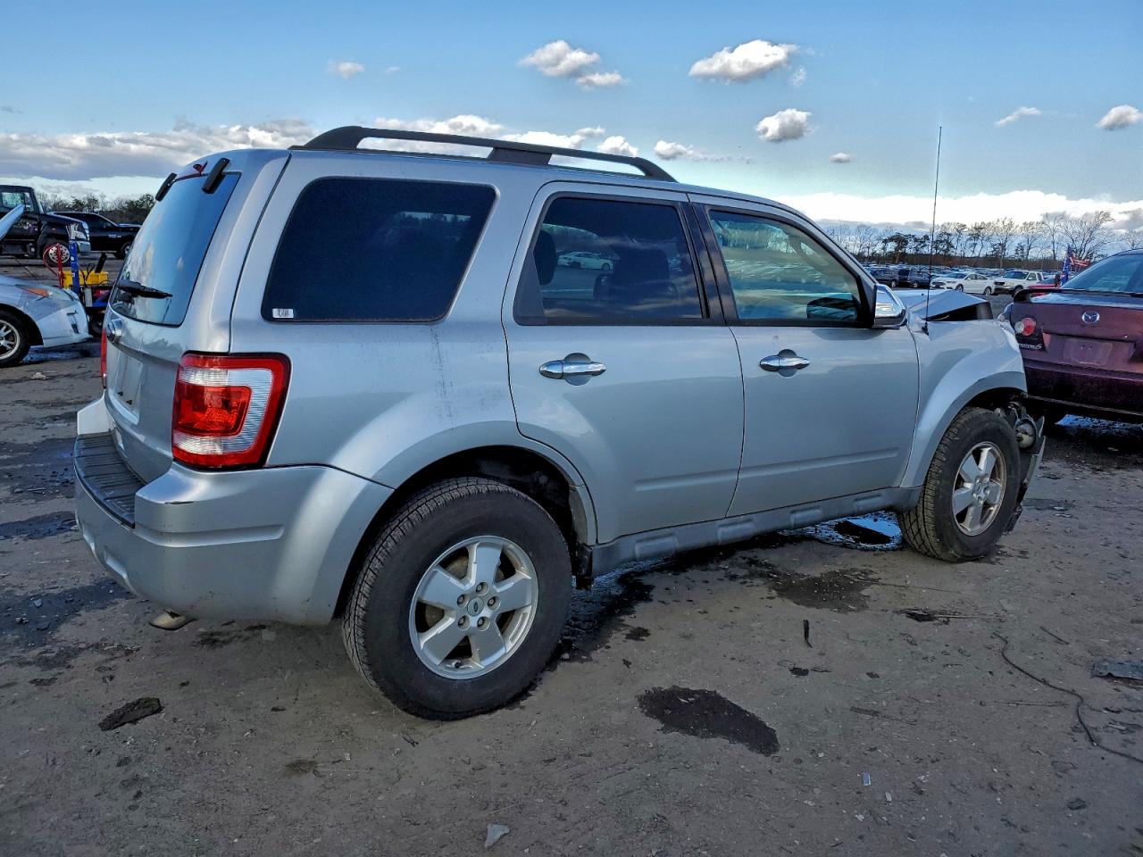 2011 FORD ESCAPE XLT photo 3