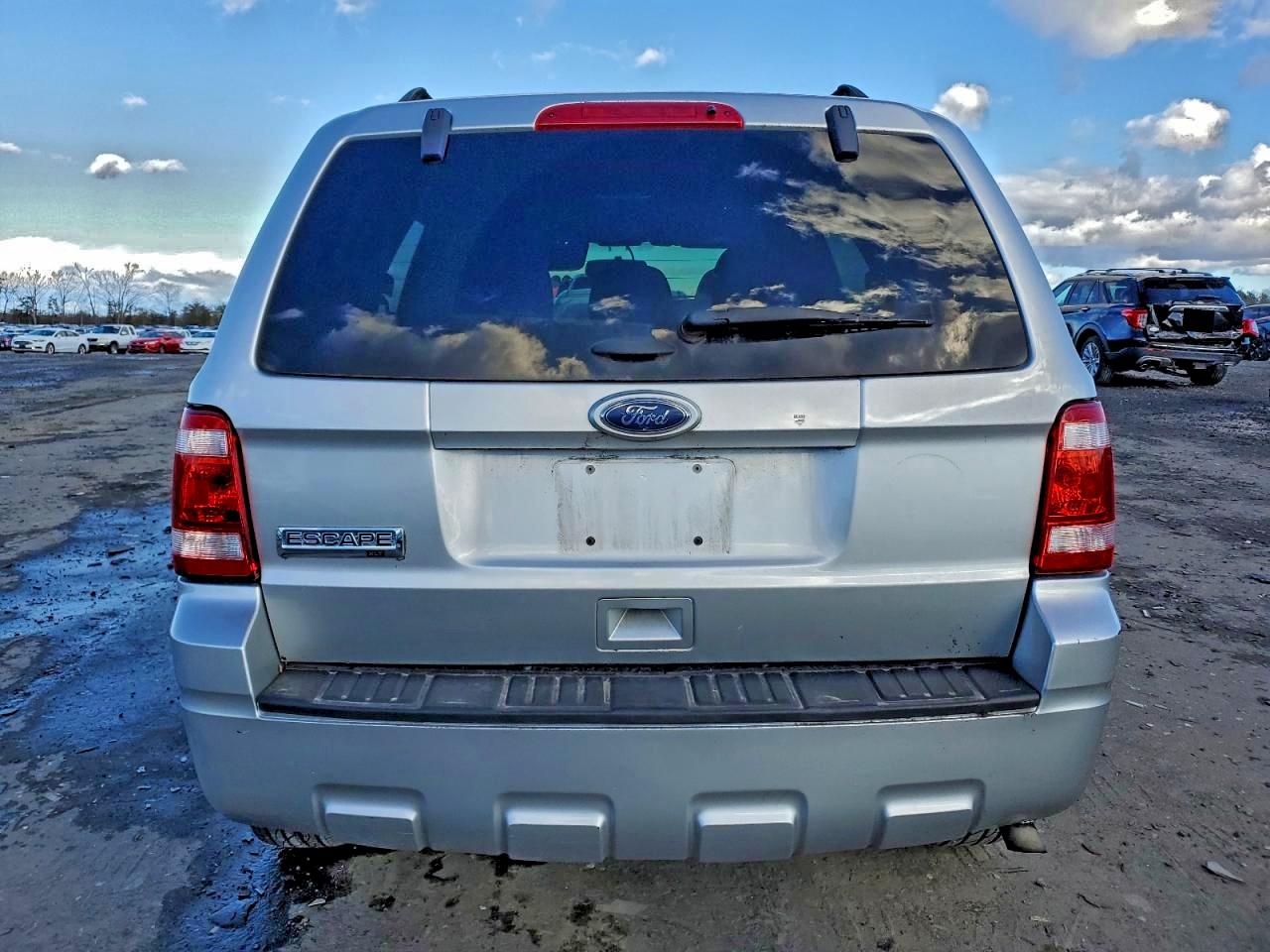 2011 FORD ESCAPE XLT photo 6