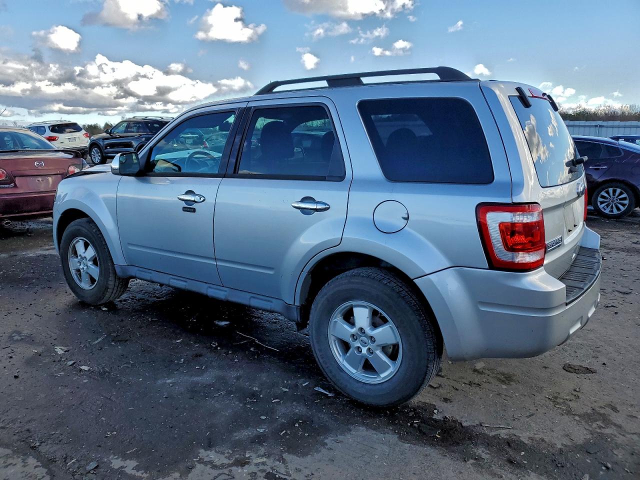 2011 FORD ESCAPE XLT photo 2