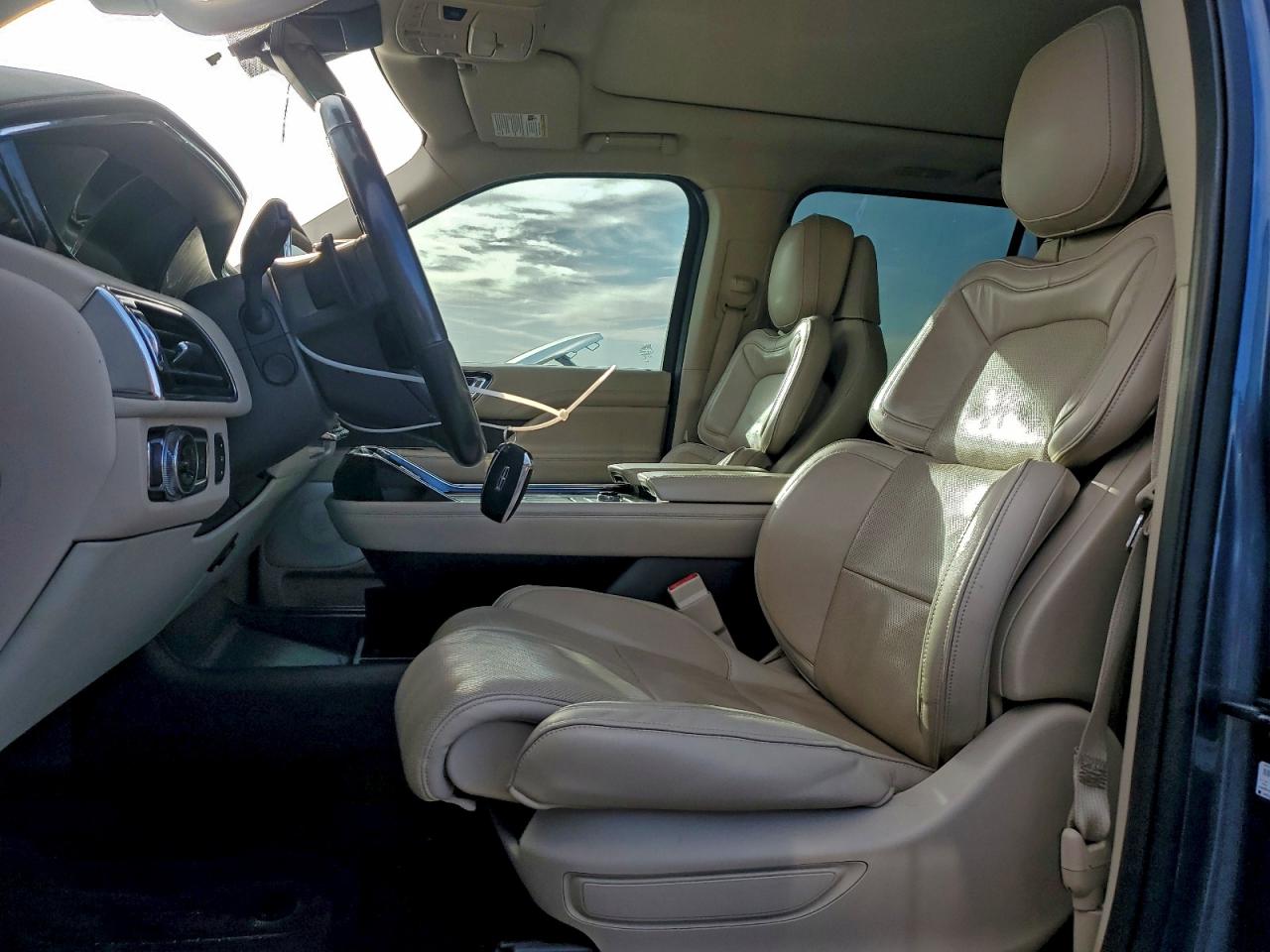 2018 LINCOLN NAVIGATOR RESERVE photo 13