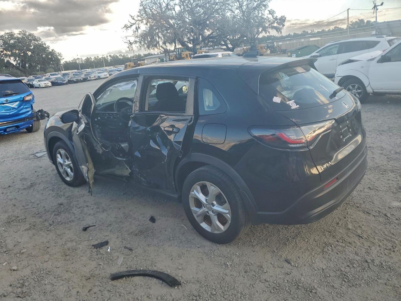 2024 HONDA HR-V LX photo 2