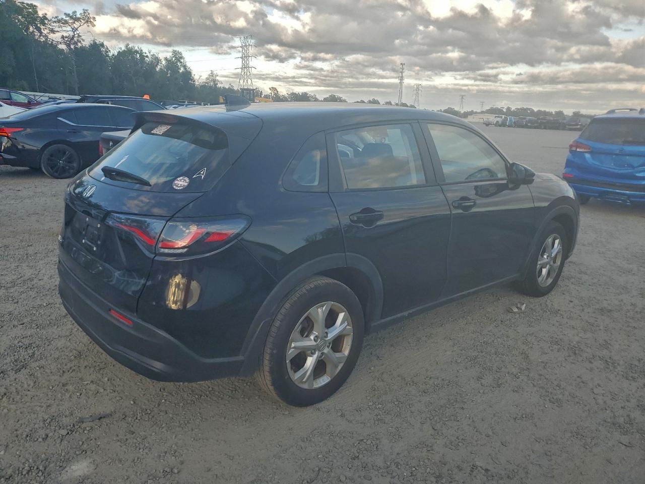 2024 HONDA HR-V LX photo 3