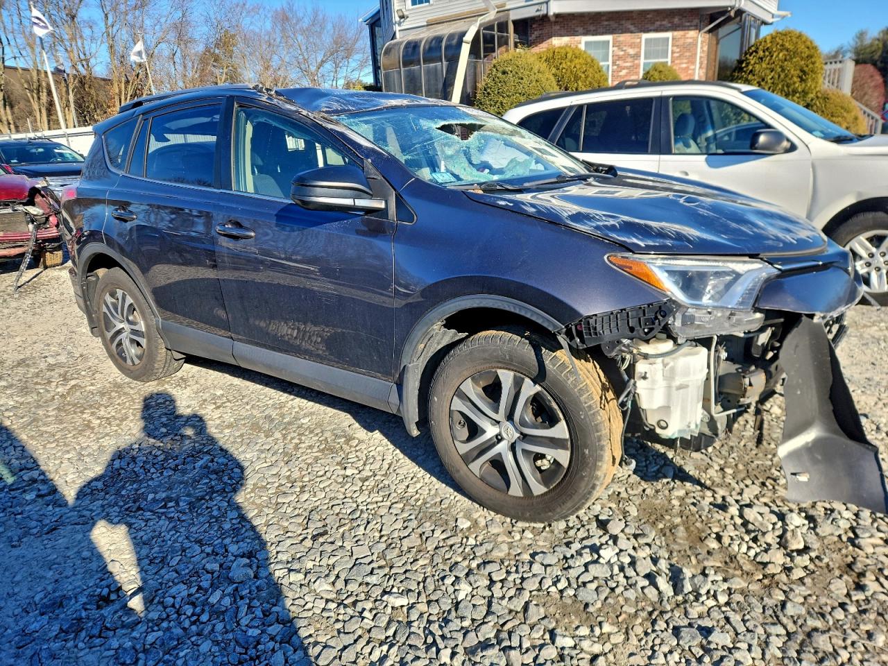 2017 TOYOTA RAV4 LE photo 4