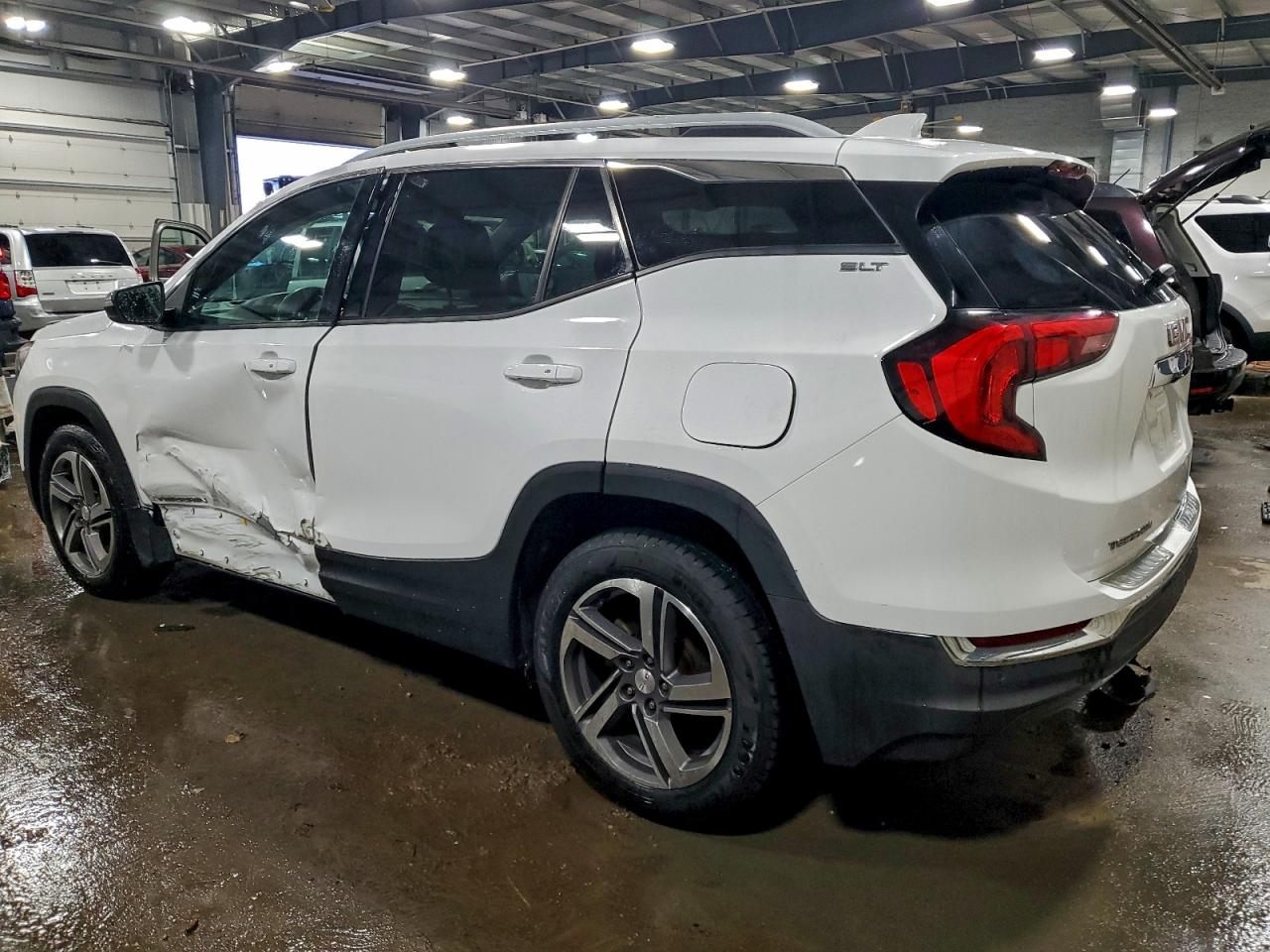 2018 GMC TERRAIN SLT photo 2