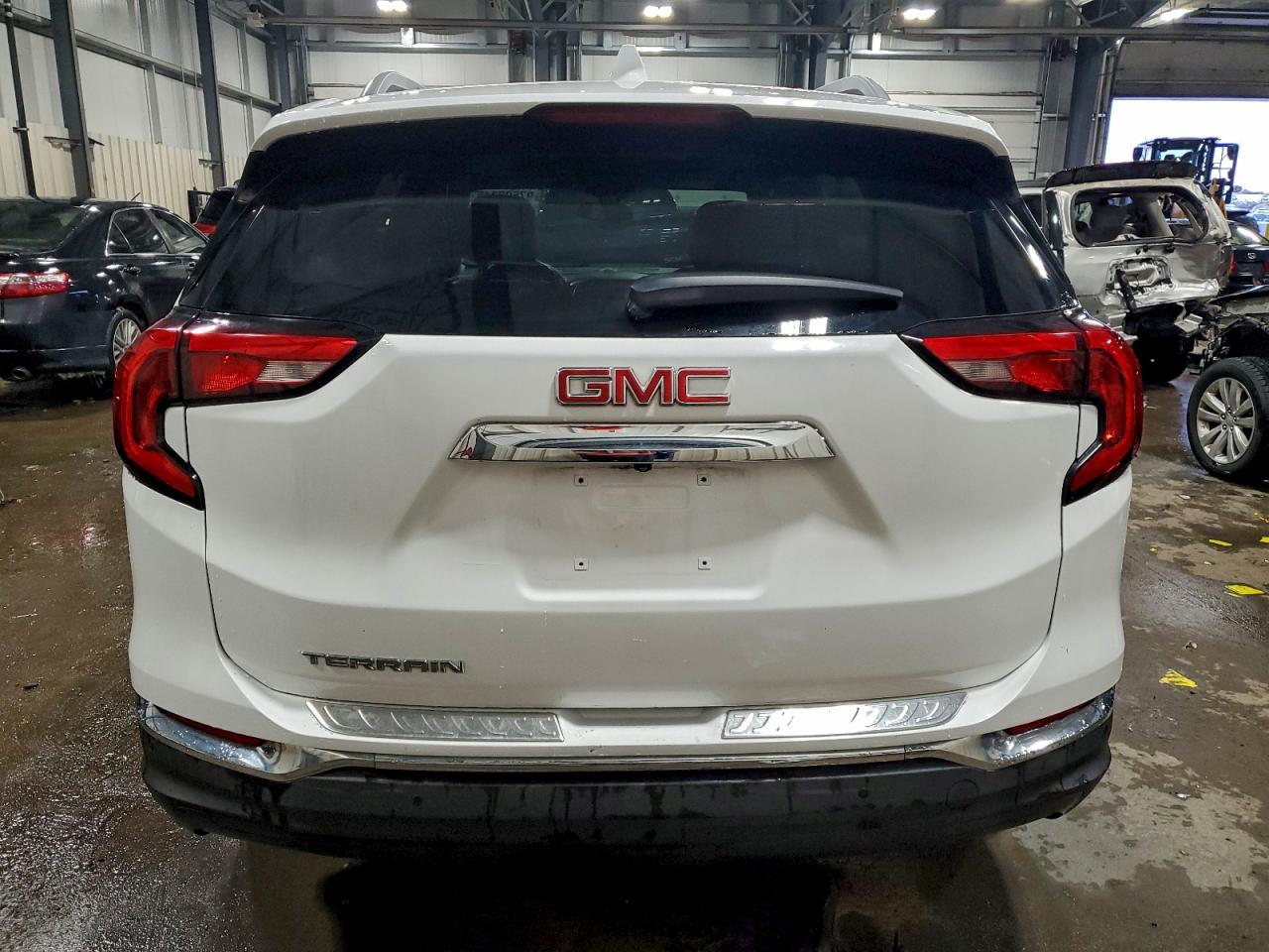2018 GMC TERRAIN SLT photo 6