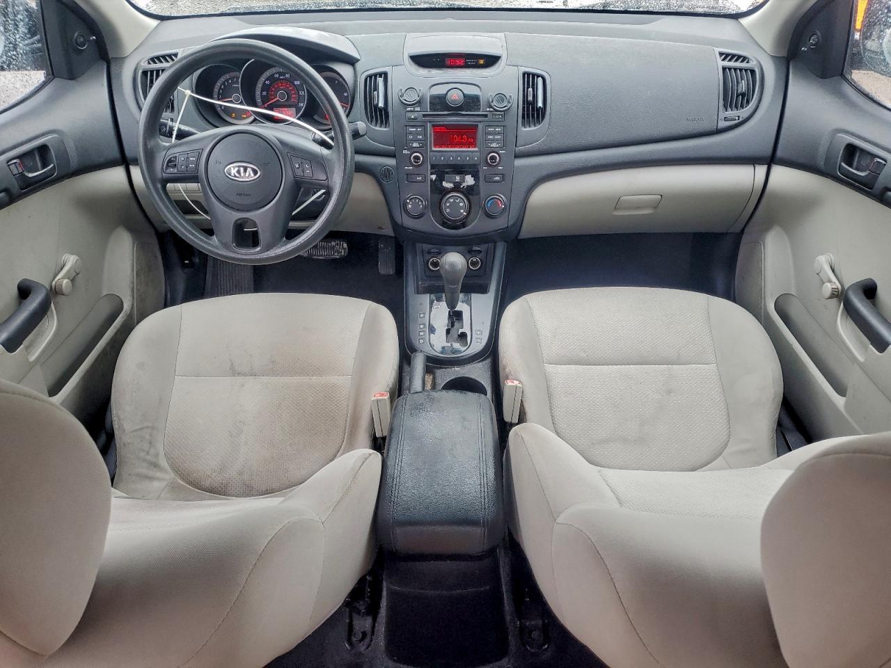 2010 KIA FORTE LX photo 8