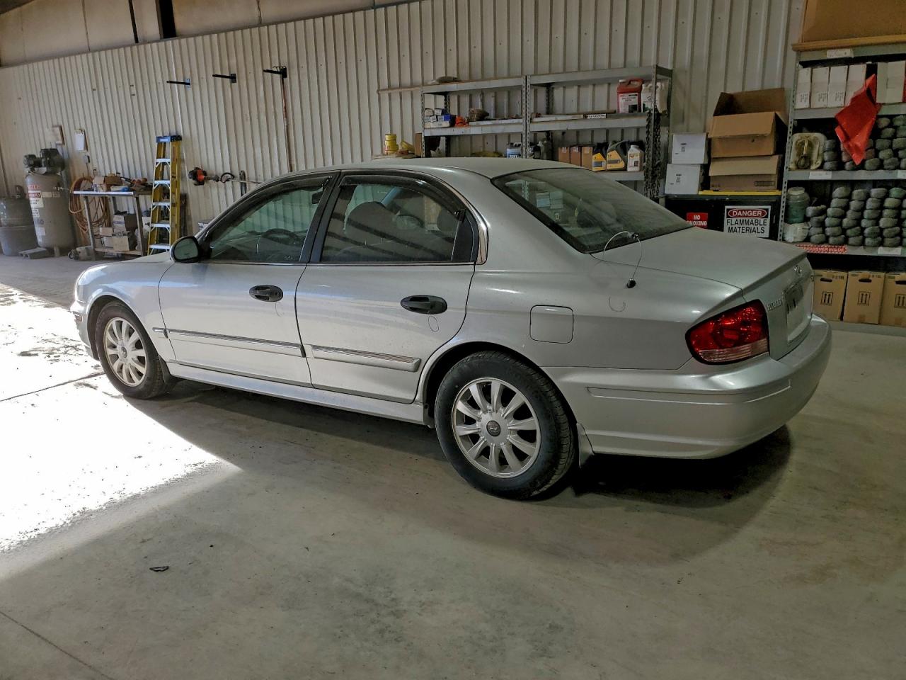 2004 HYUNDAI SONATA GLS photo 2