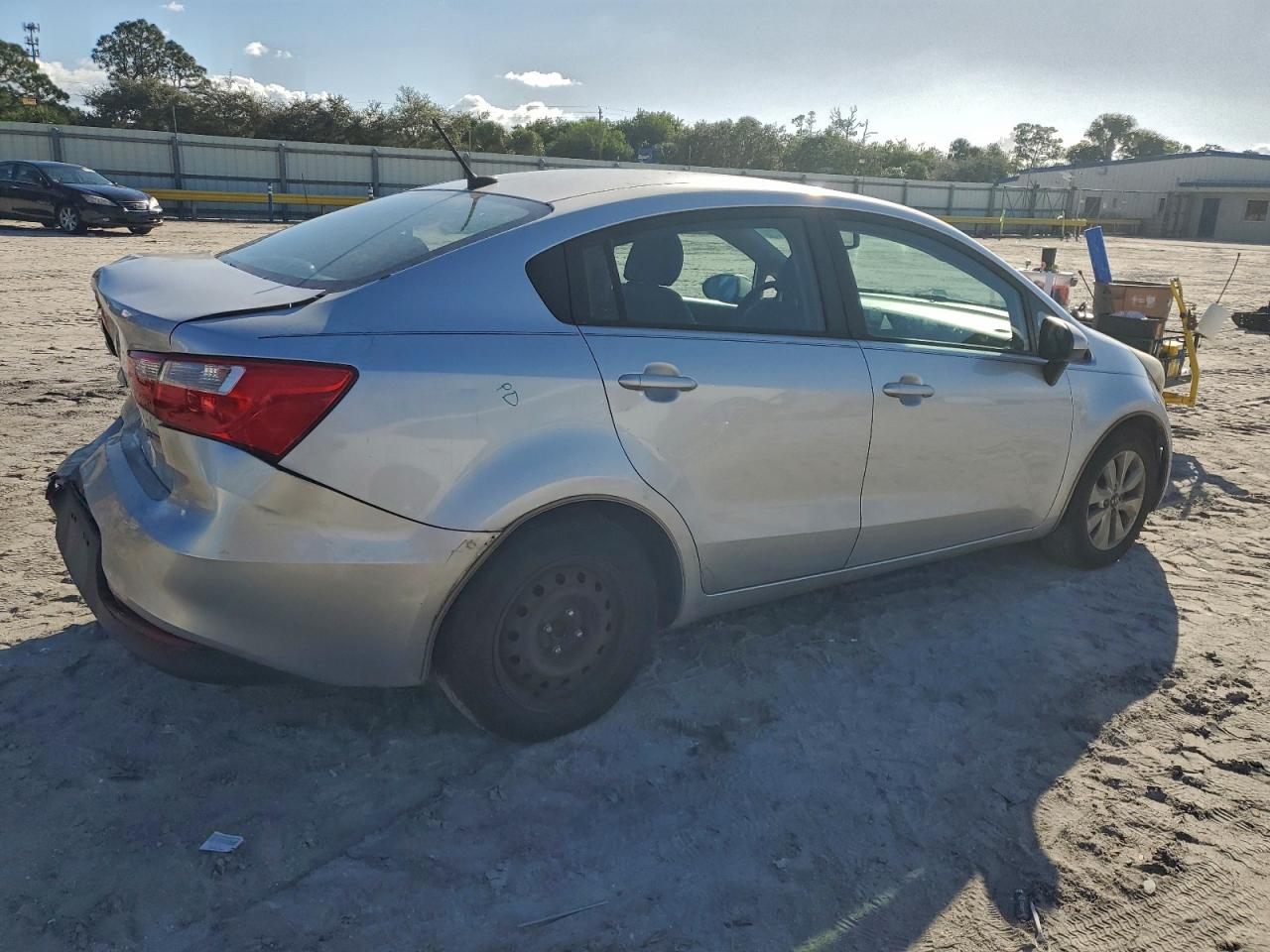 2017 KIA RIO EX photo 3