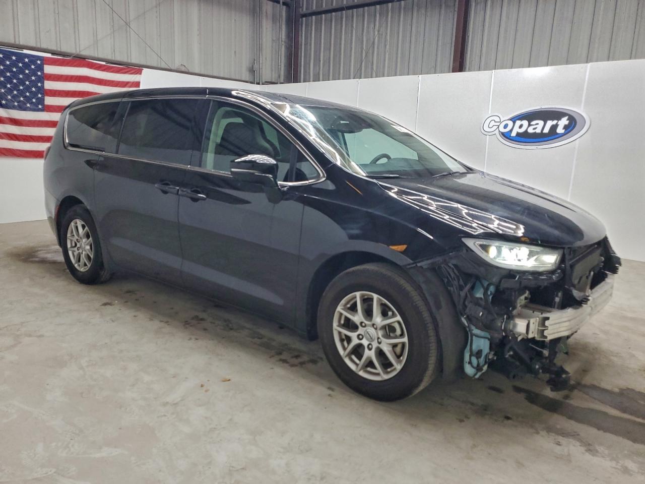 2024 CHRYSLER PACIFICA TOURING L photo 4
