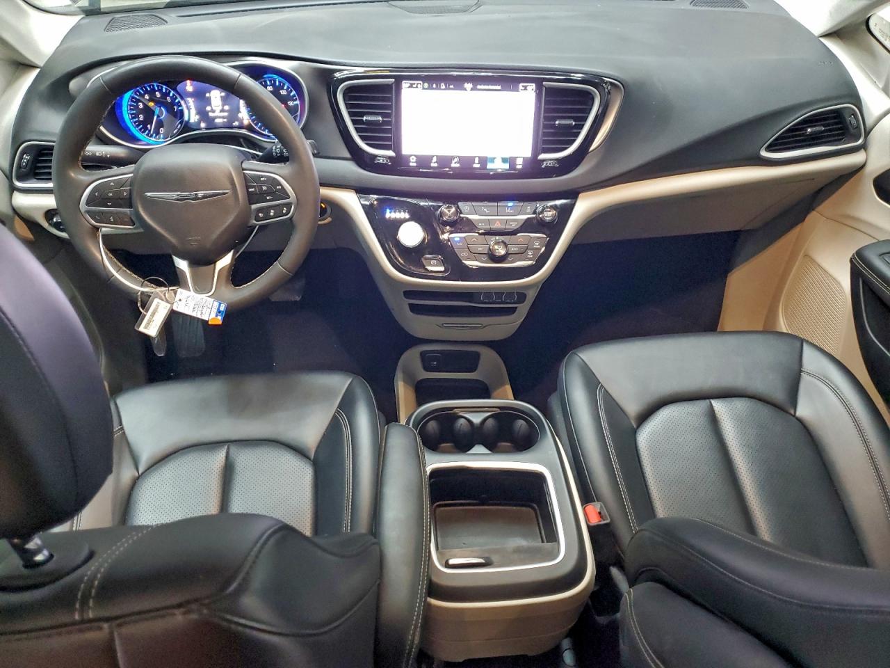 2024 CHRYSLER PACIFICA TOURING L photo 8