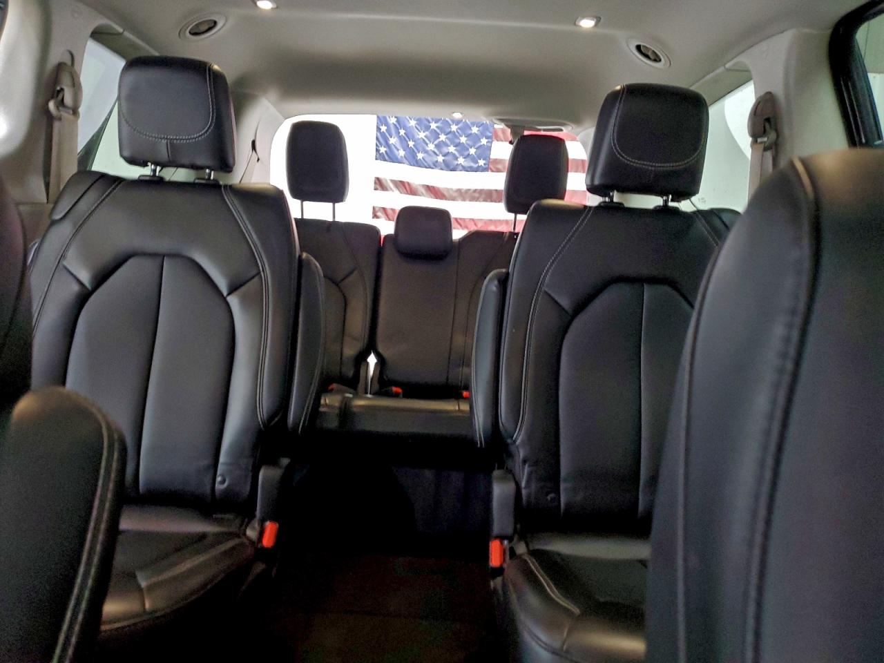 2024 CHRYSLER PACIFICA TOURING L photo 10