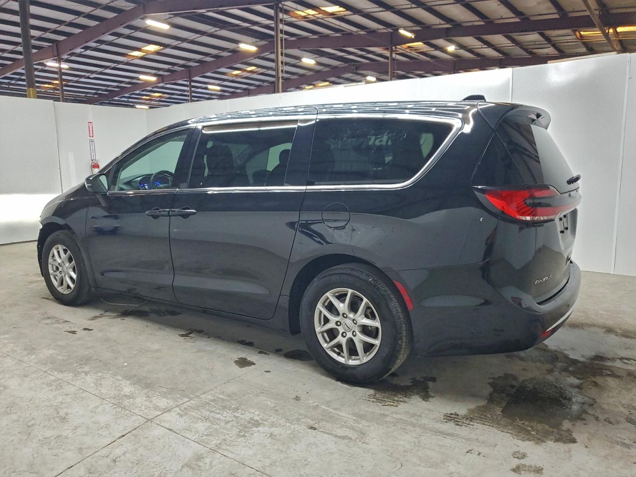 2024 CHRYSLER PACIFICA TOURING L photo 2