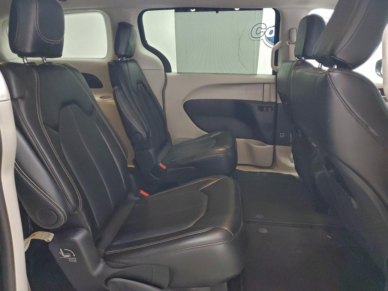 2024 CHRYSLER PACIFICA TOURING L photo 11