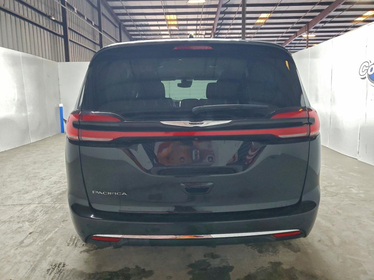 2024 CHRYSLER PACIFICA TOURING L photo 6