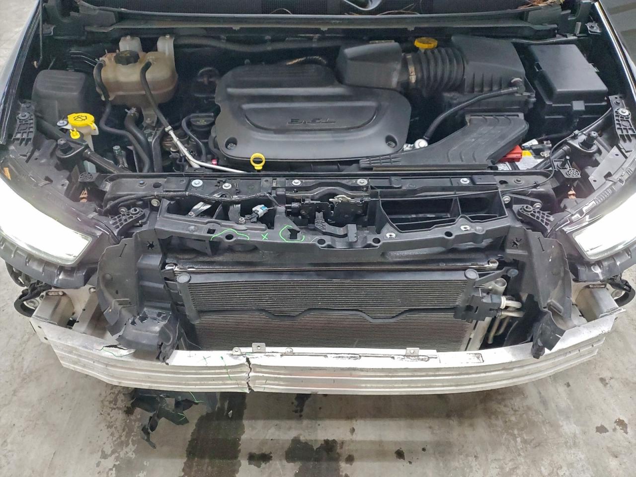 2024 CHRYSLER PACIFICA TOURING L photo 12