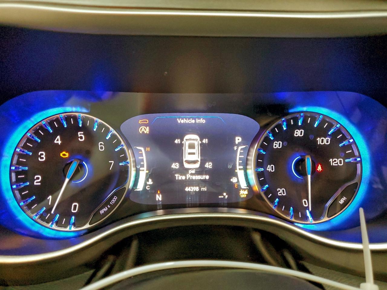 2024 CHRYSLER PACIFICA TOURING L photo 9
